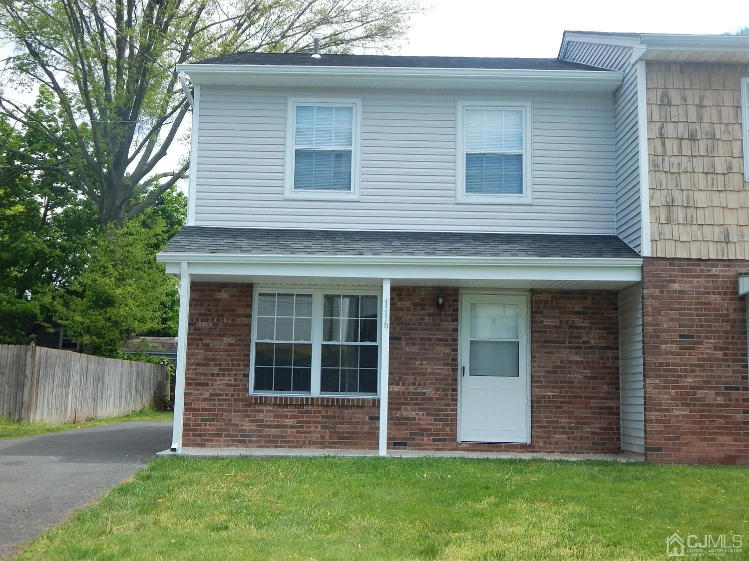 116 Wilton Ave photo 1
