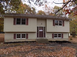 1003 Pine Rdg, Bushkill, PA 18324