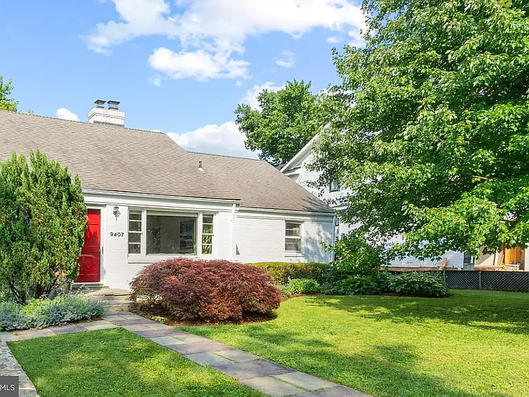 9407 Singleton Dr — Photo 1