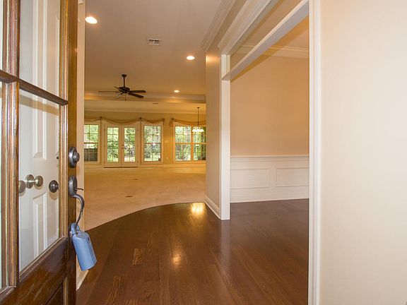 2nd image of 140 Saint Annes Dr