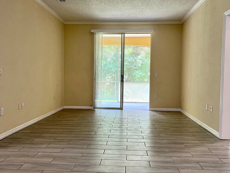 18001 Richmond Place Dr #115 — Photo 3