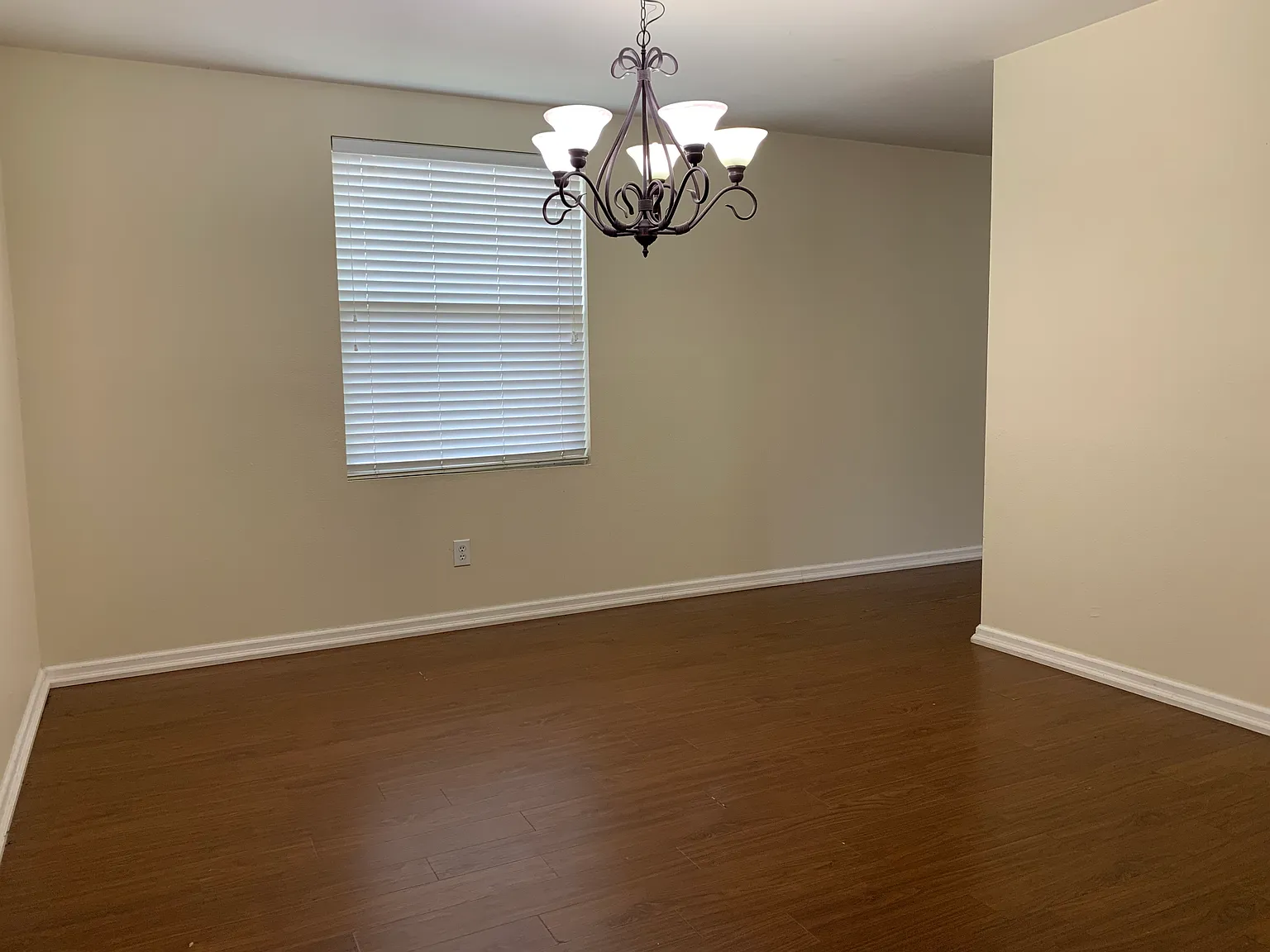 5 bed, 3445 sqft, $2,400 — Photo 3