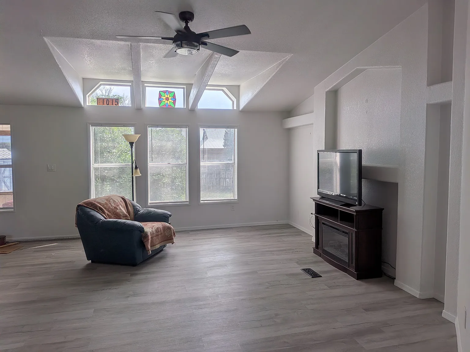 1015 La Vega Ln — Photo 4