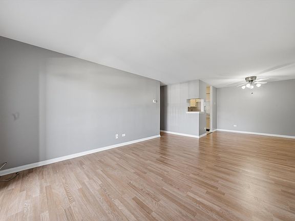 3rd image of 1422 Stonebridge Cir APT M5