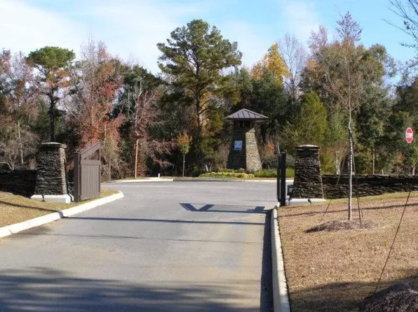 121 Memory Ln, Eufaula, AL 36027