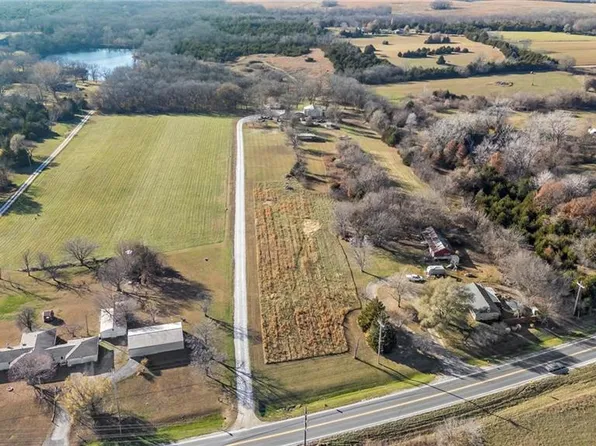 20065 McLouth Rd, Tonganoxie, KS 66086