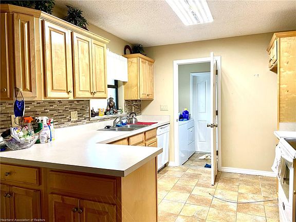 5th image of 547 Claremont Ave
