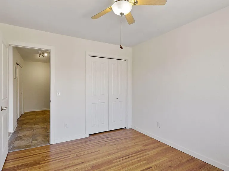 Emerson Flats — Photo 16