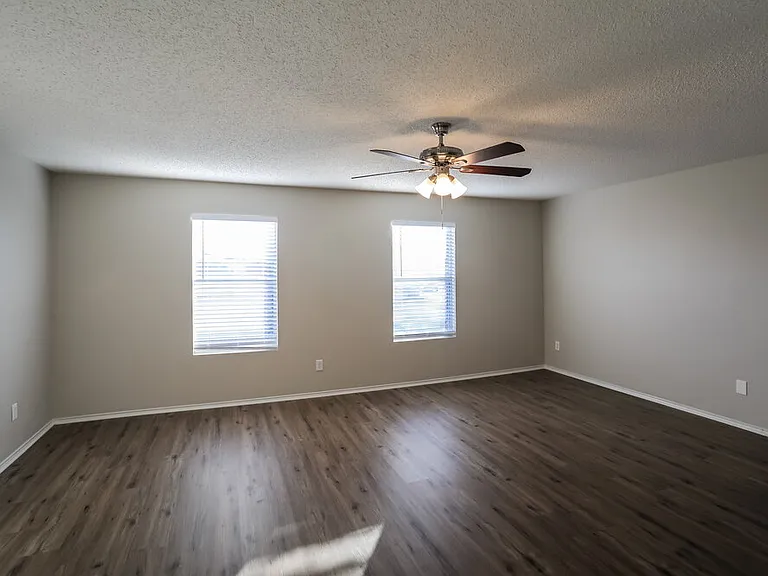 16101 Hollyhill Ct — Photo 11