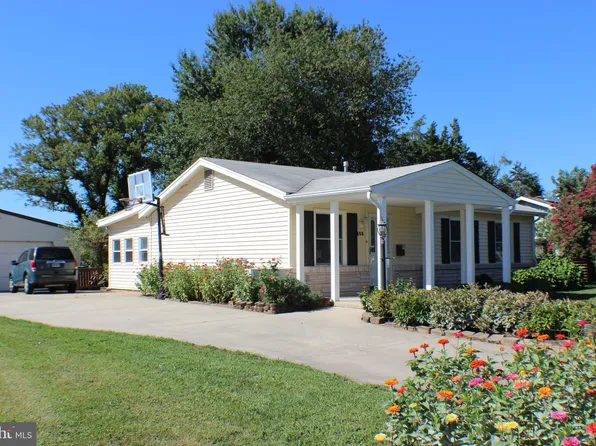 111 N Hickory Rd, Sterling, VA 20164