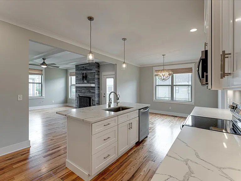 2318 Large Oak Dr — Photo 12