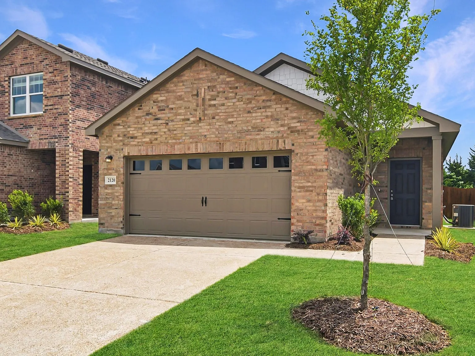 3 bed, 2.0 bath, 1473 sqft, $2,000 — Photo 2