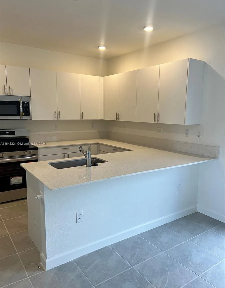 3 bed, 2.5 bath, 1500 sqft, $2,650 — Photo 4