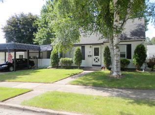 24 S Park St, Clintonville, WI 54929