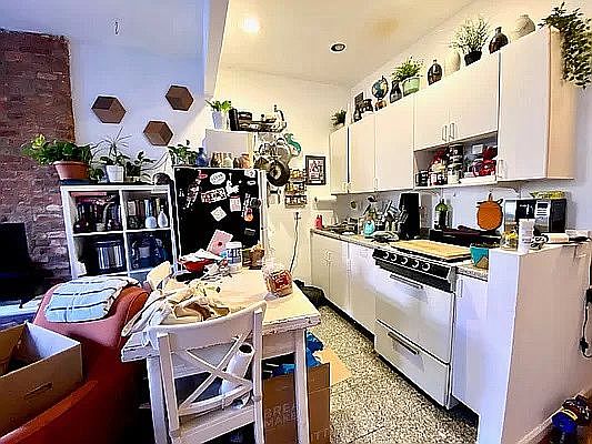 4th image of 658 Carroll St APT 4A