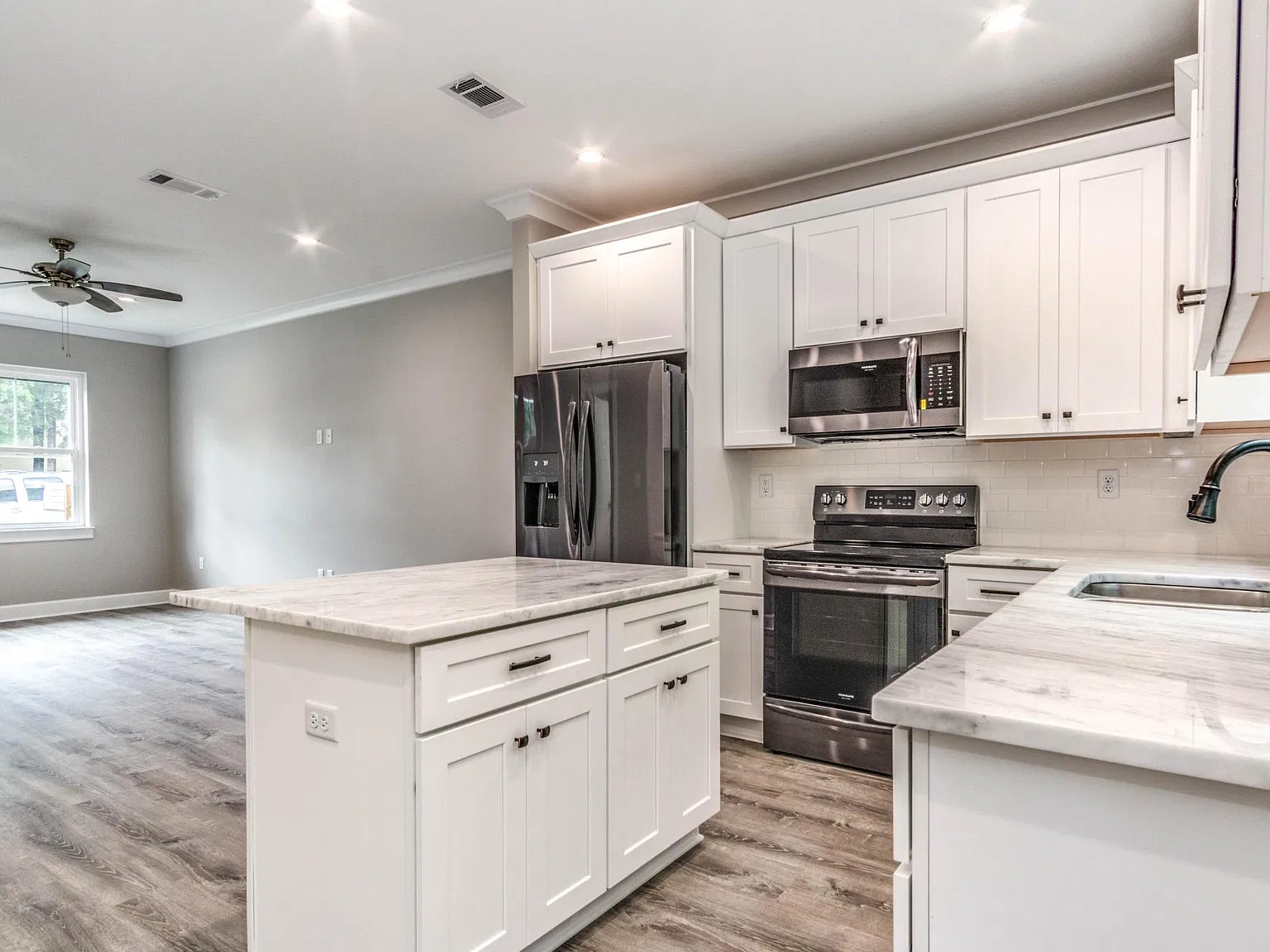 205 Walton Ave — Photo 3