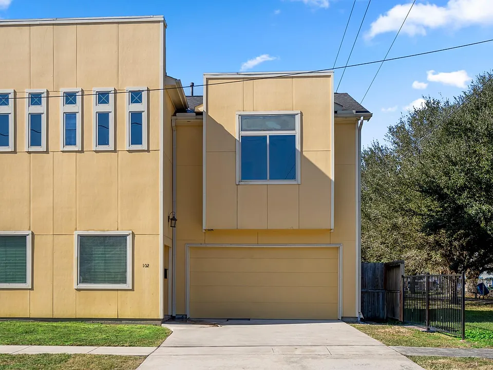 104 Estelle St