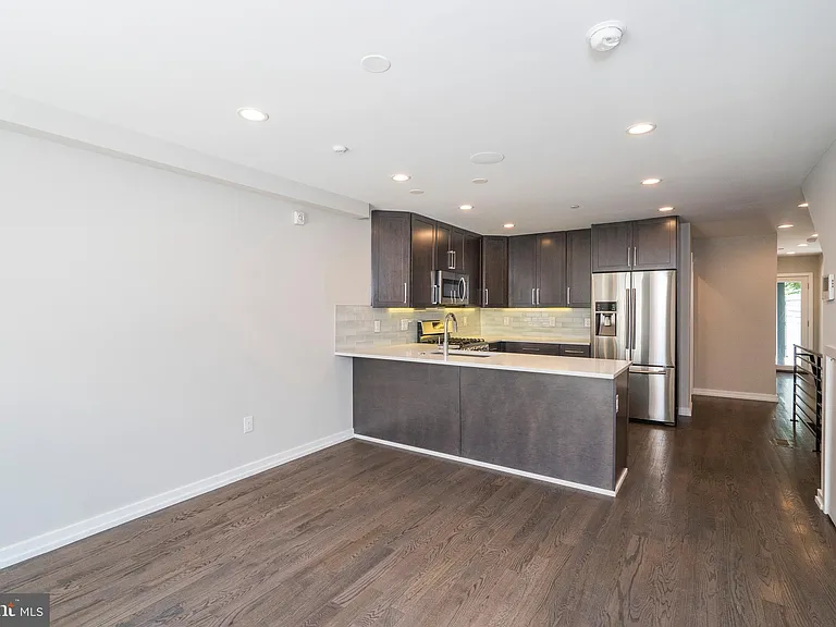 1430 Clymer St #1 — Photo 3