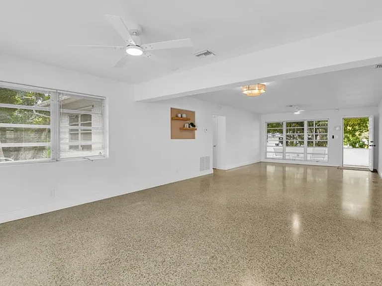 702 Sunset Dr — Photo 4