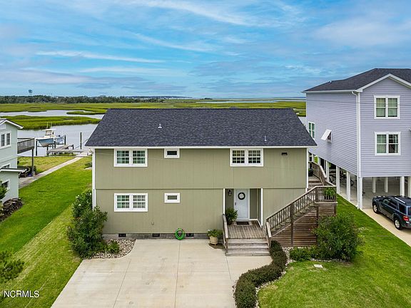 3rd image of 207 Pond Drive
