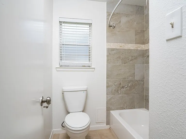 518 Magnolia Bnd — Photo 14