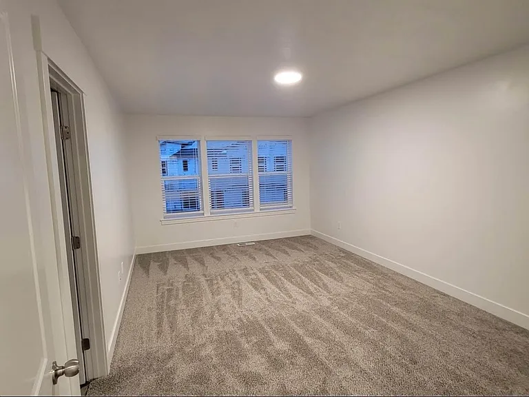 3165 S 350 W — Photo 14
