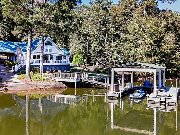 4th image of 144 Blackberry Rd