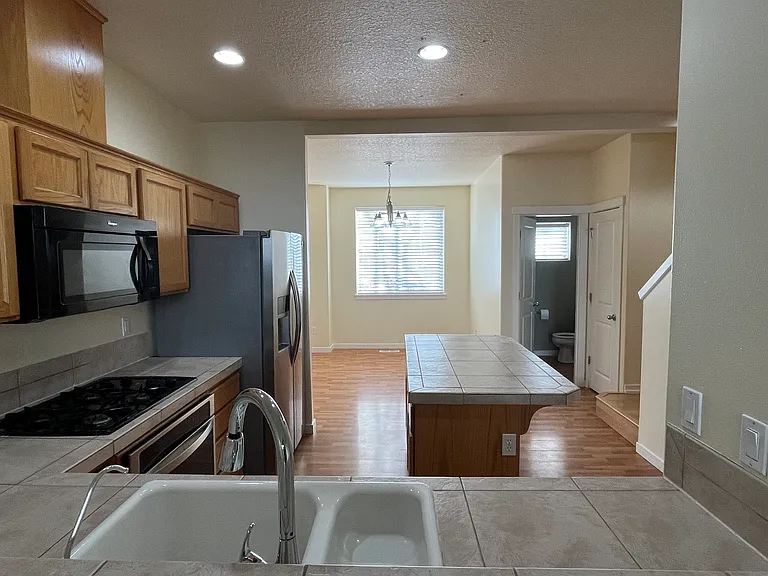 5377 SW Golden Gate Way — Photo 7