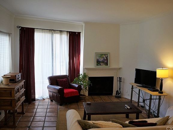 4th image of 10921 Morrison St APT 1