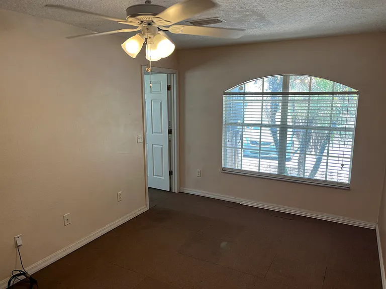 1232-5 Washington Palm Loop — Photo 6