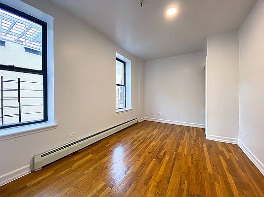 4th image of 246 Manhattan Ave #C2