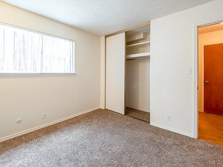 121 Cardenas Dr NE — Photo 37