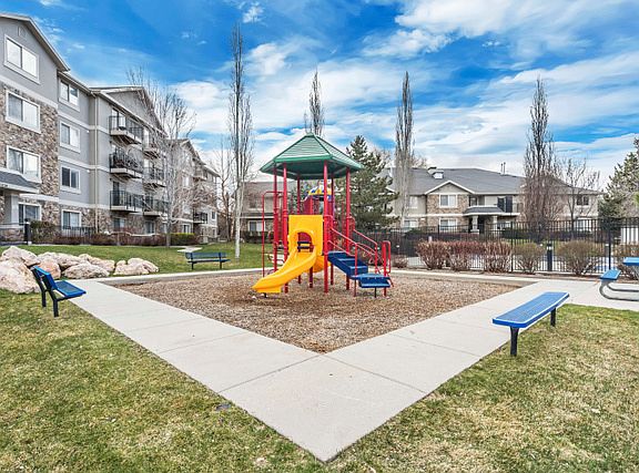 3rd image of 1230 E Privet Dr #4101