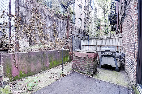 Rented by Urbane Brokerage | media 18