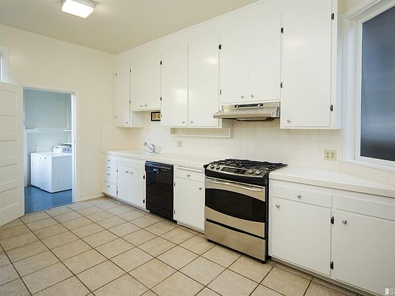 3rd image of 3944 Washington St
