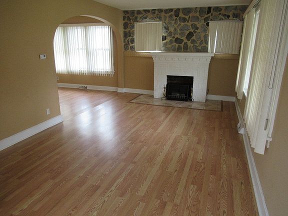 3rd image of 14845 Perry Ave