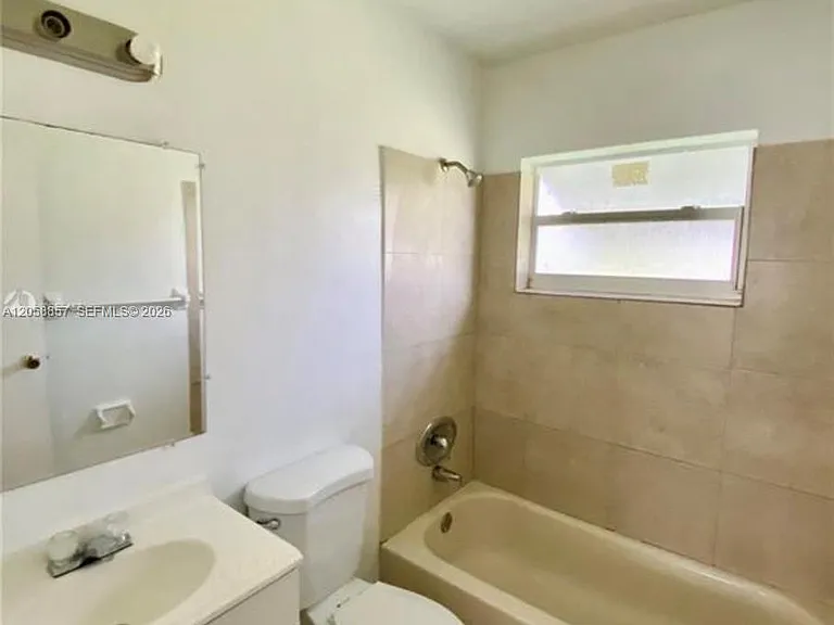 4141 SW 20th St #3 — Photo 7