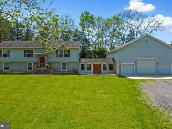 3 Logans Run Dr, Kearneysville, WV 25430