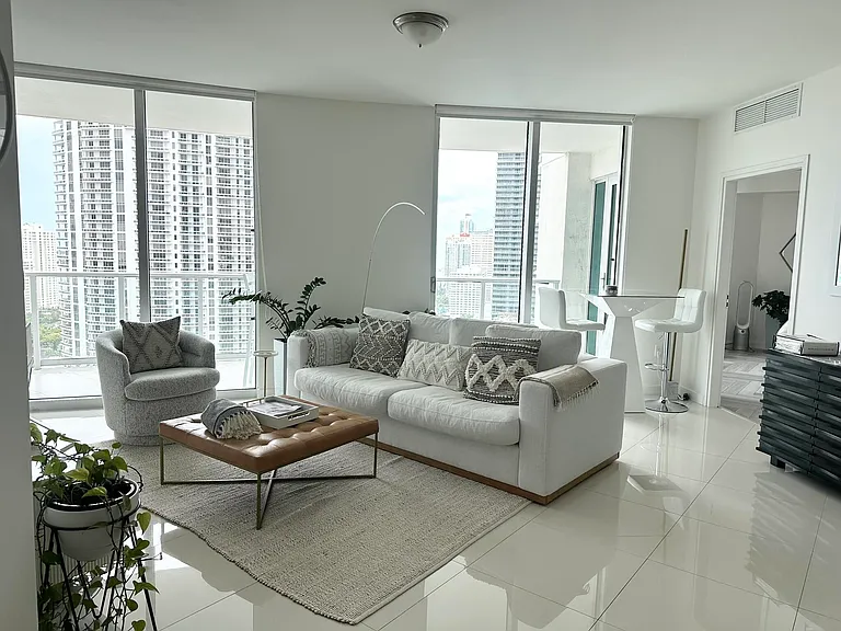 300 S Biscayne Blvd #T-2208 — Photo 6