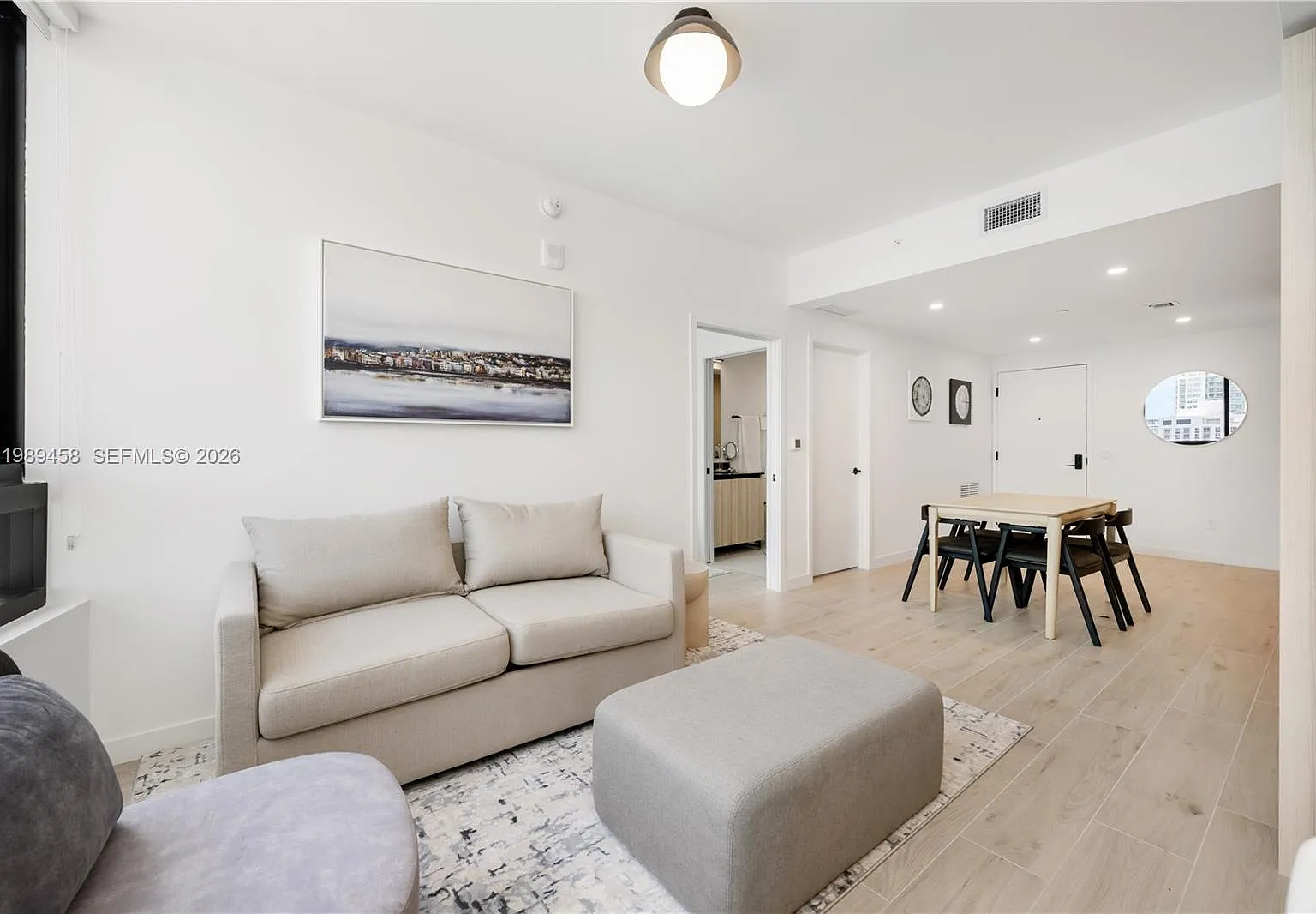 District 225 Condominium — Photo 4
