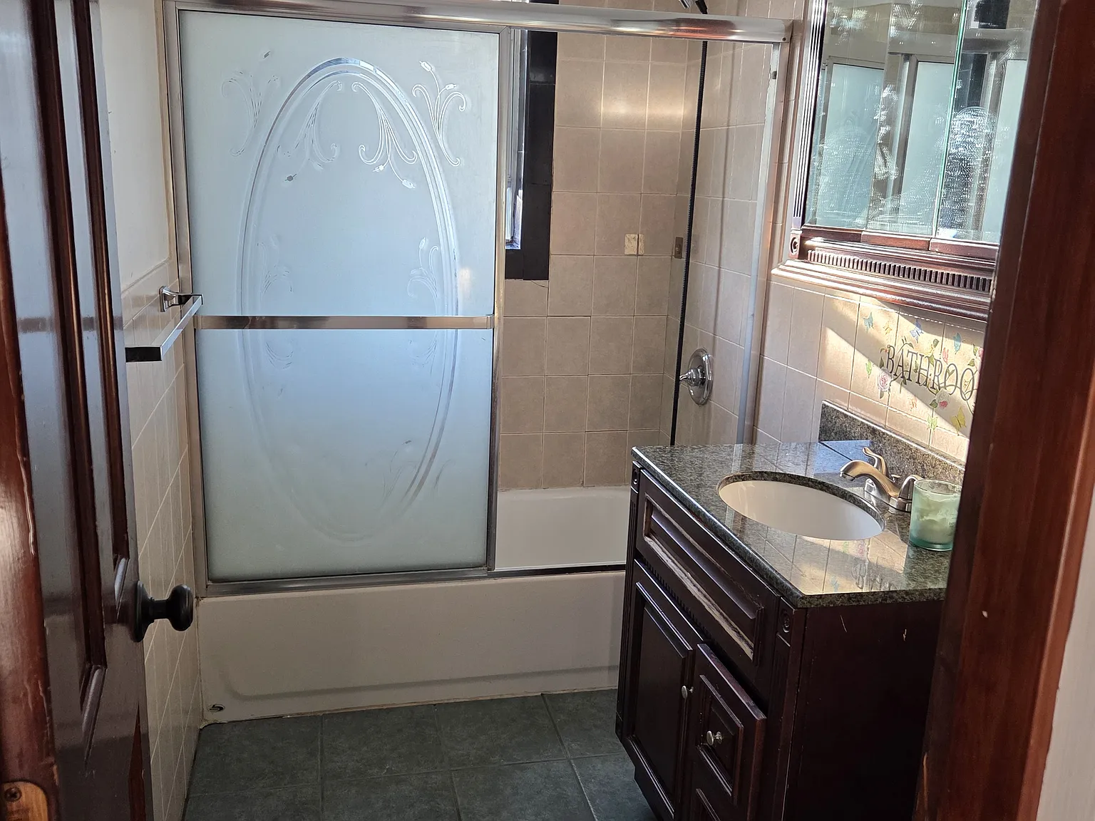 3 bed, 1200 sqft, $1,950 — Photo 2