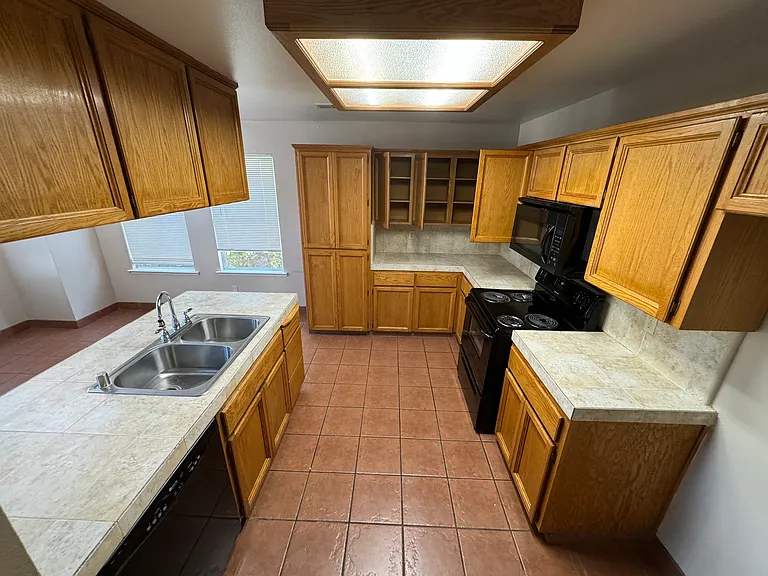 8357 N Barton Ave — Photo 3