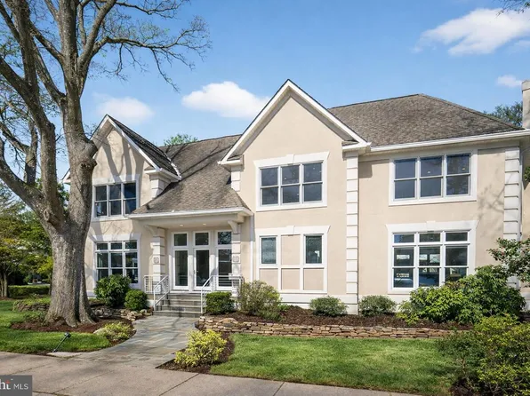 2733 N Lexington St, Arlington, VA 22207