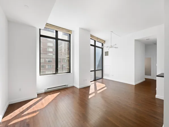 101 West 24th Street 5E image 2 of 22
