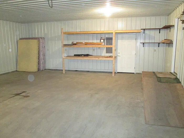 3 bed, 2.0 bath, 1600 sqft, $1,350 — Photo 2
