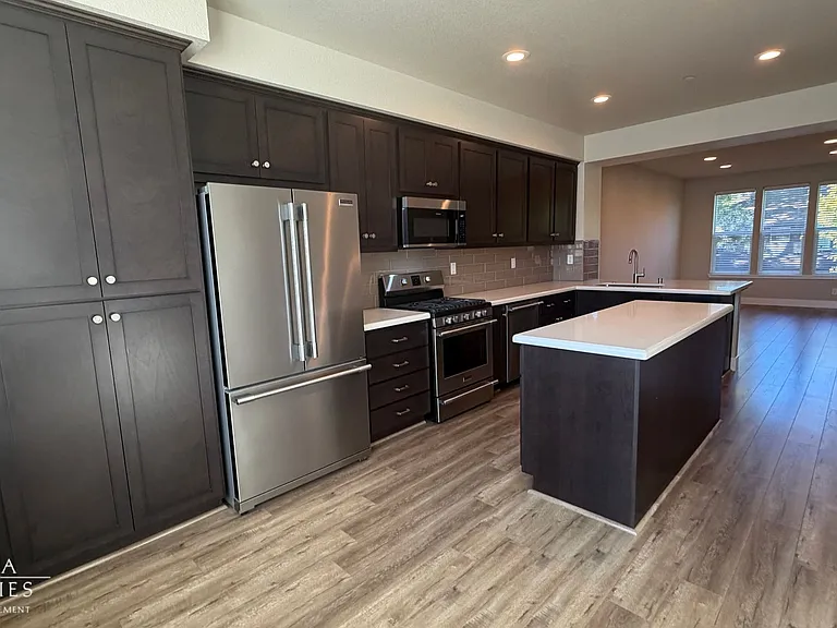 425 Kylie Ln — Photo 8