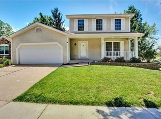1014 Oakwood Farms Ln, Ballwin, MO 63021