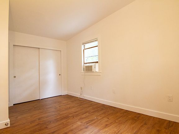 Queen Size Bedroom with extra large closet