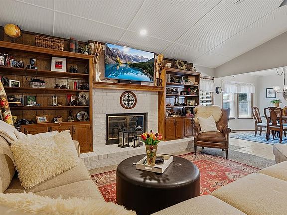 4th image of 1608 Green Leaf Cir