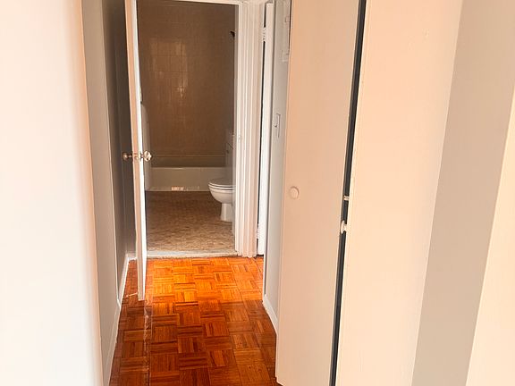 4th image of 4430 Douglaston Pkwy #3LA